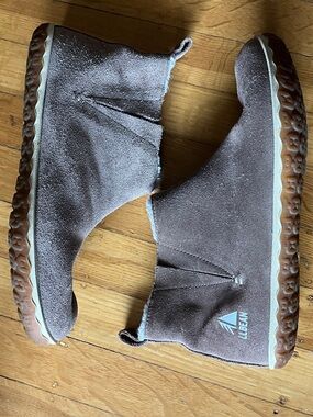 LL Bean taupe suede slipper booties Mountain boots moccasins tan 8 cabincore
